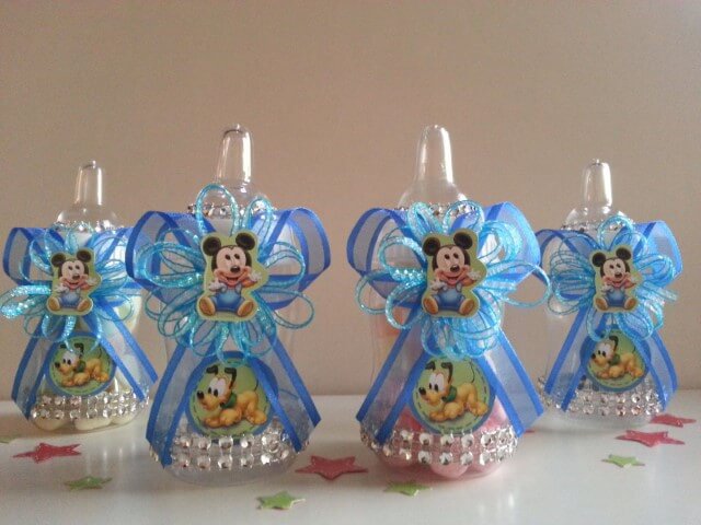 Lembrancinhas do Mickey em potinho com formato de mamadeira Foto de Celebrations Cake Decorating