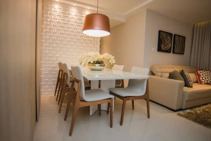 Sala de jantar com parede de gesso 3D Projeto de Andréa Fonseca