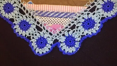 Tapete de patchwork com bico de crochê de flores Foto de Ateliê Coisas de Mãe e Filha
