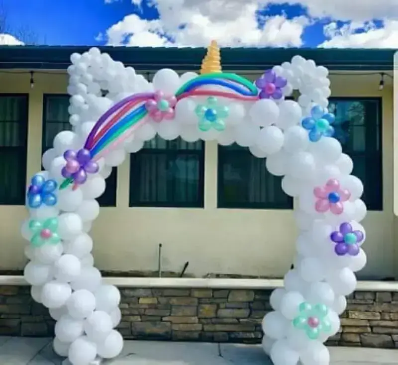 arco de bexiga em formato de unicórnio Foto Pinterest