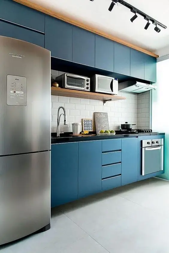 armário de cozinha - cozinha azul marinho 