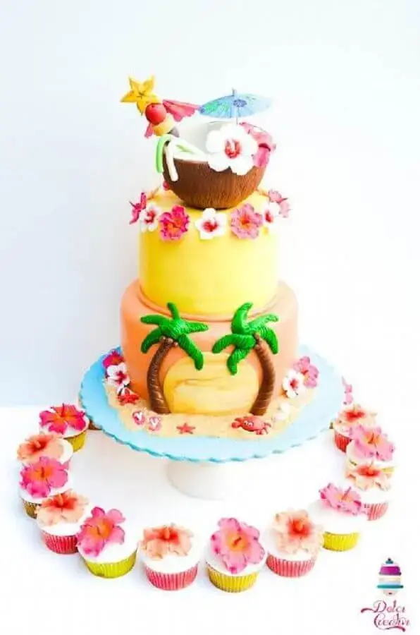 bolo tropical três andares com tema praia Foto Pinterest