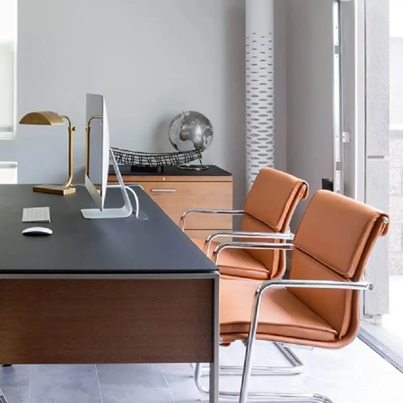 cadeiras modernas para escritório com assento de couro Foto Cantoni