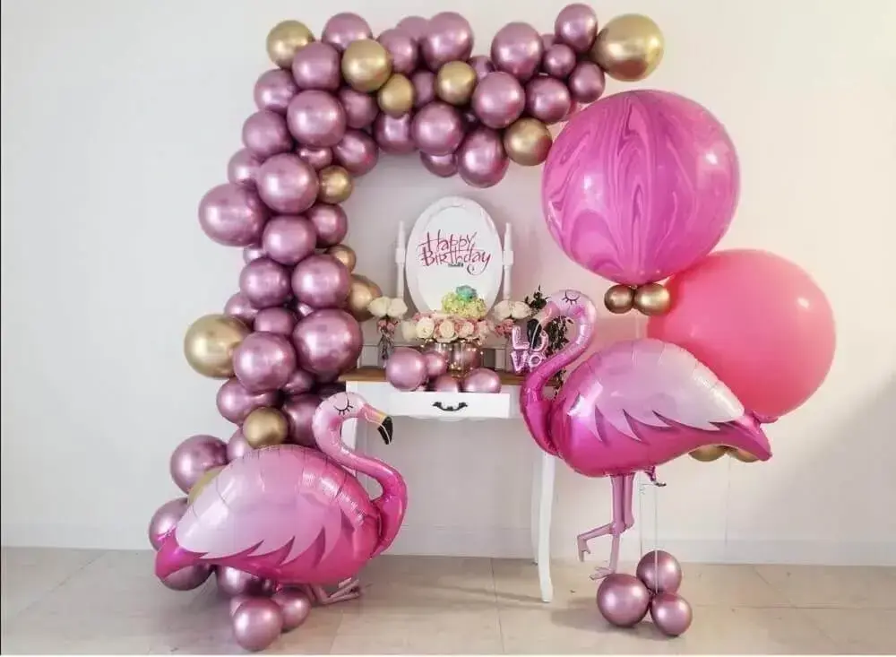 decoração com balões para festa de aniversário com tema flamingo Foto Pinterest