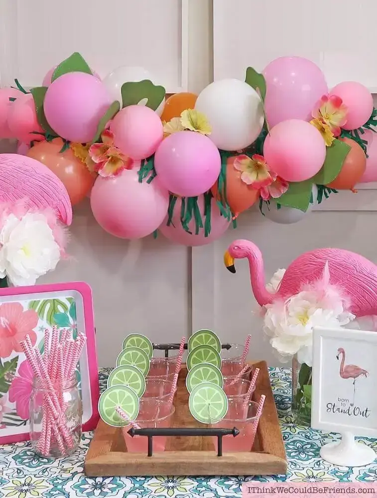 decoração com balões para festa de aniversário com tema flamingo Foto Pinterest