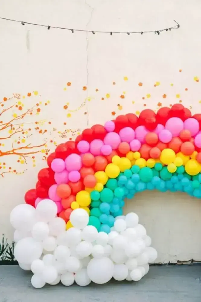 decoração com bexigas para festa com arco íris Foto Pinterest