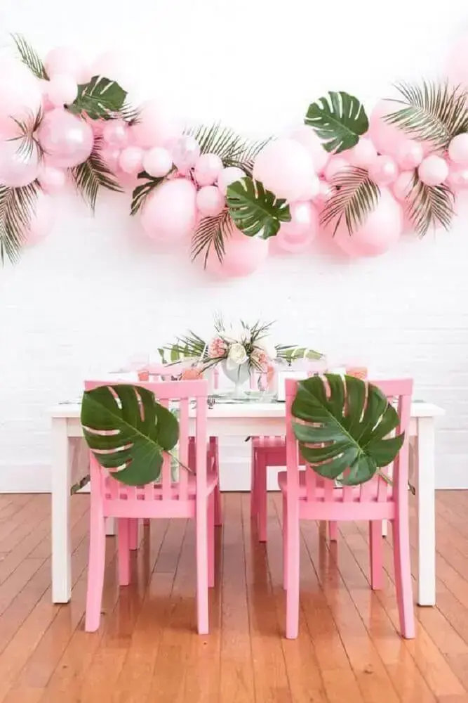 decoração com bexigas rosa e folhagens para festa de casamento Foto Cut & Paste