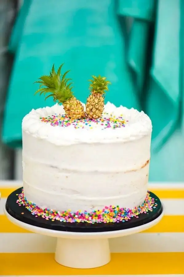 decoração com mini abacaxi para bolo tropical Foto Celebrations Cake Decorating