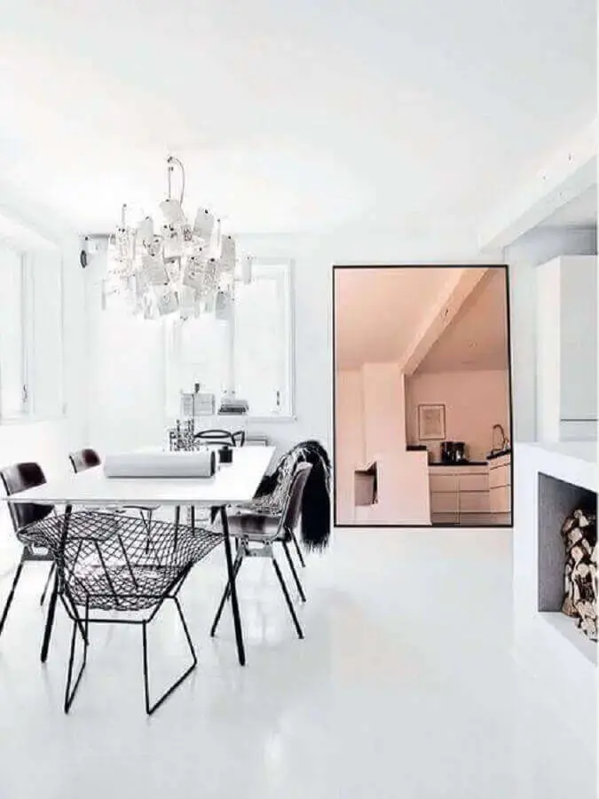 decoração com modelo grande de espelho bronze para sala de jantar minimalista Foto Pinterest