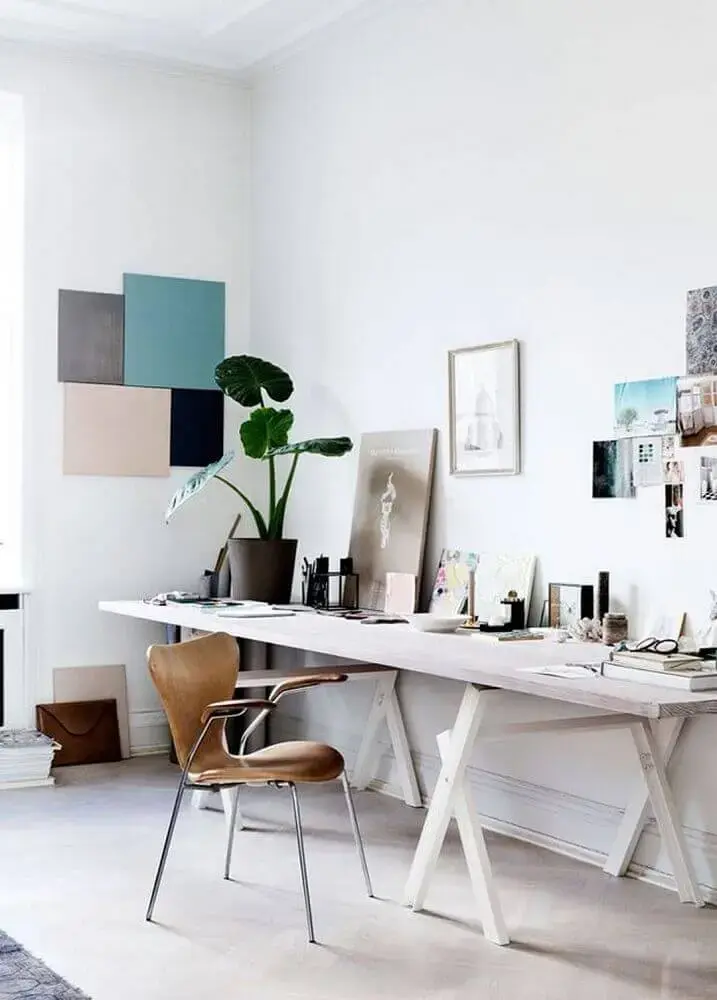 decoração minimalista com cadeira moderna para escritório Foto Possible Decor