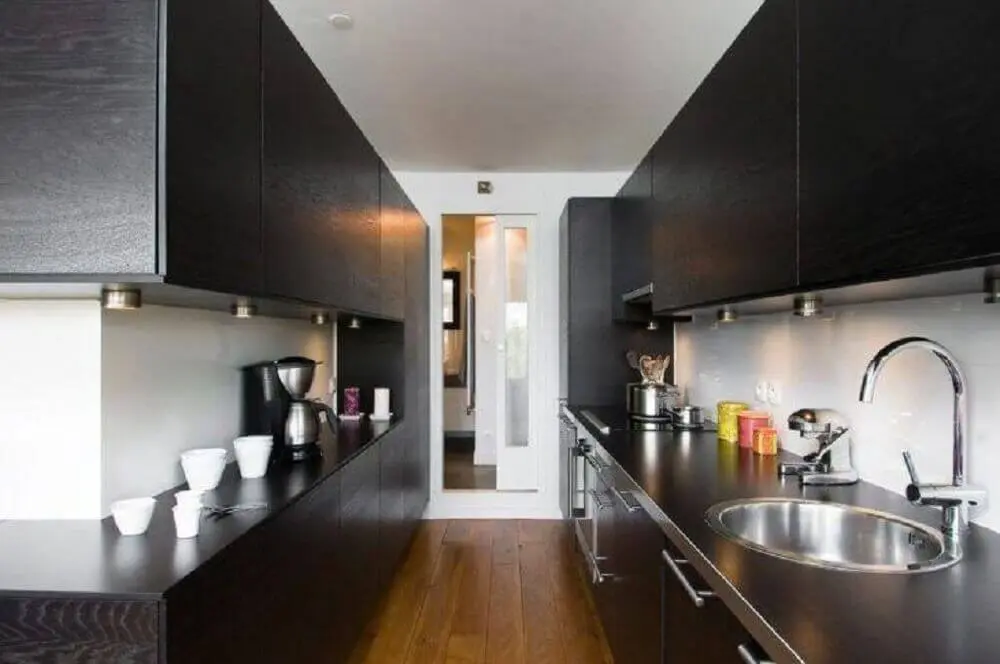 decoração moderna com armário de cozinha compacta preto Foto Manuel Sequeira Architecte