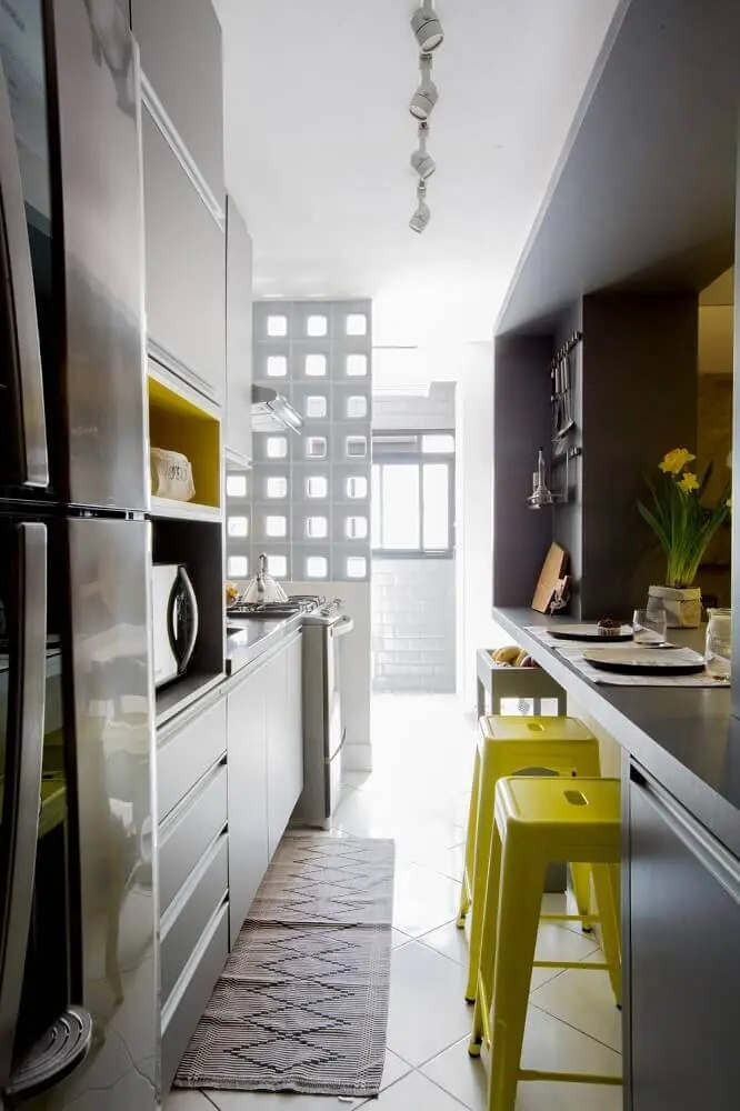 decoração moderna para cozinha com armário de cozinha com balcão Foto Adriana Diegues