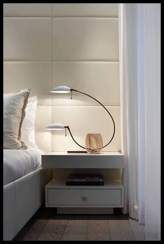 decoração moderna para quarto com cabeceira estofada e criado mudo branco Foto Kids Bedroom Ideas