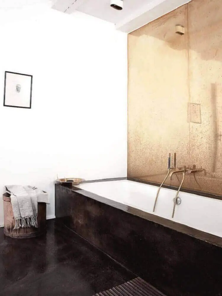 decoração para banheiro com banheira e espelho bronze Foto Best Luxury Home