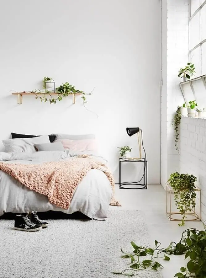 decoração para quarto com criado mudo minimalista Foto We Heart It
