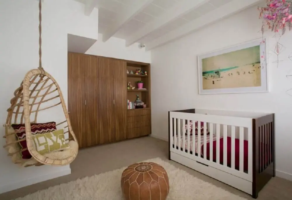 decoração quarto de bebê com modelo suspenso de cadeira de amamentação moderna Foto Freshome