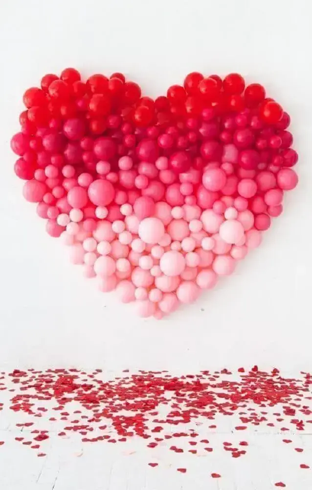 decoração romântica com balões vermelhos e rosa Foto Pinterest