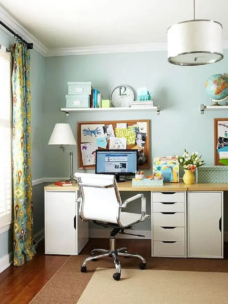 decoração simples com cadeiras modernas para escritório Foto Pinterest