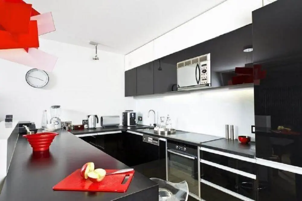 decoração simples para cozinha corredor com armários preto Foto Concept Cuisines