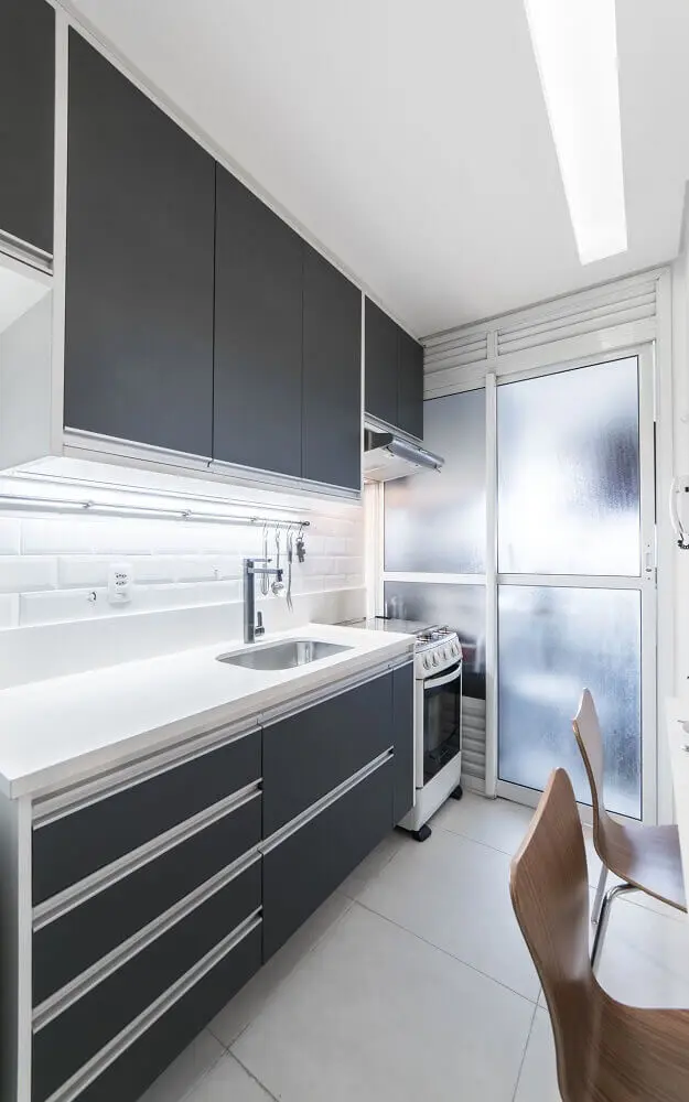 decoração simples para cozinhas pequenas de apartamento Foto Pietro Terlizzi