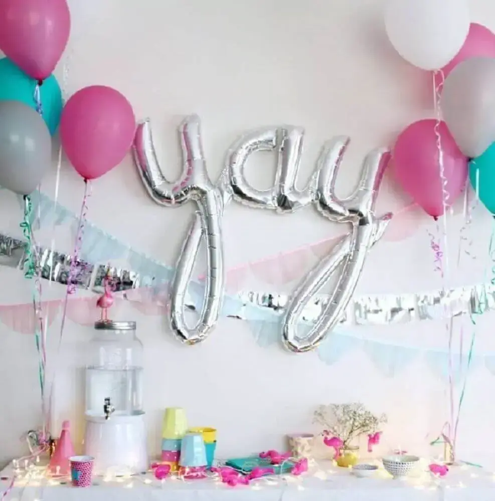decoração de festa infantil simples com balões coloridos Foto Pinterest