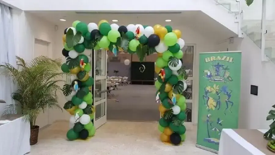 festa tropical com decoração de balões Foto Miami Balloon Guy