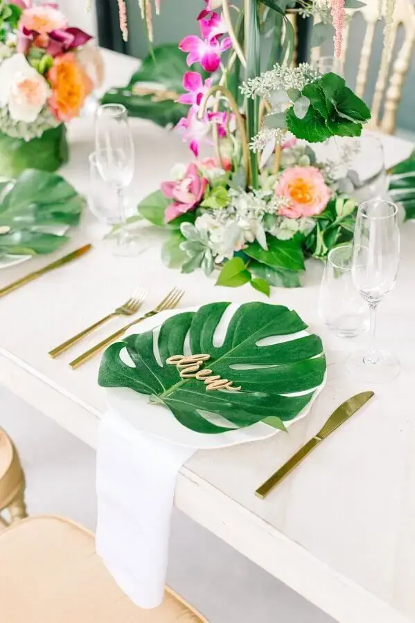 folhagens para decoração de casamento com tema festa tropical Foto Pinterest