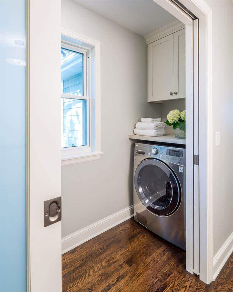lavanderia pequena com porta de correr Foto Home Design and Decor Reference
