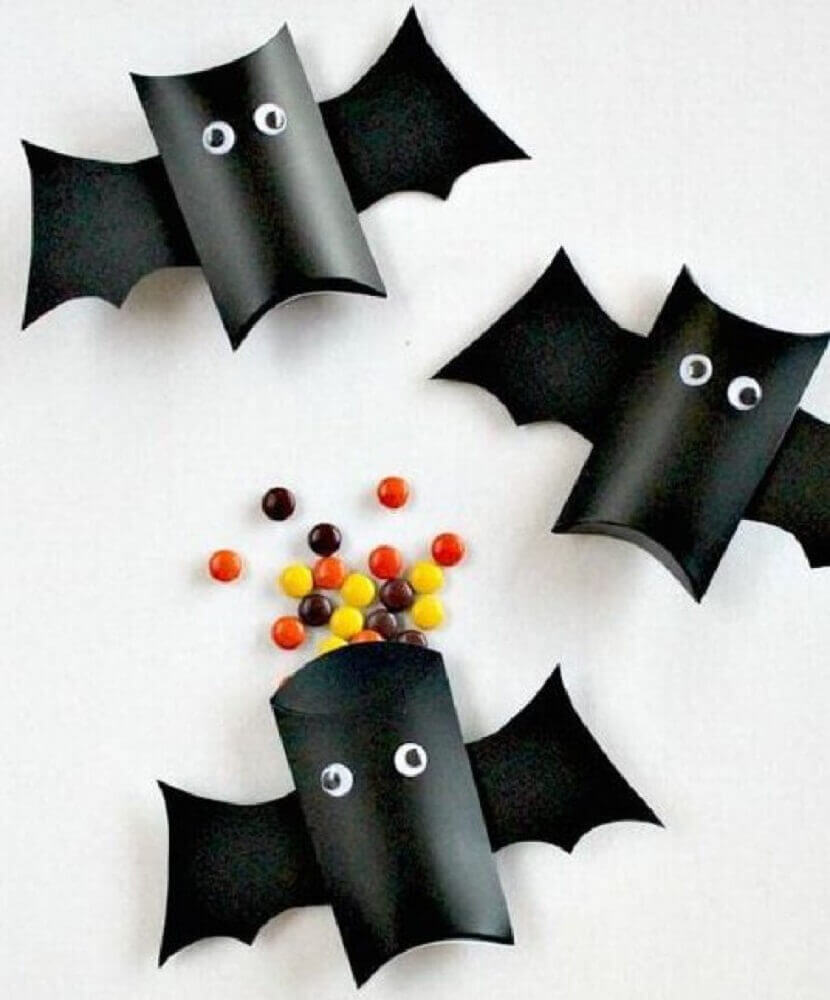 lembrancinha de Halloween em formato de morcego Foto Mommo Design