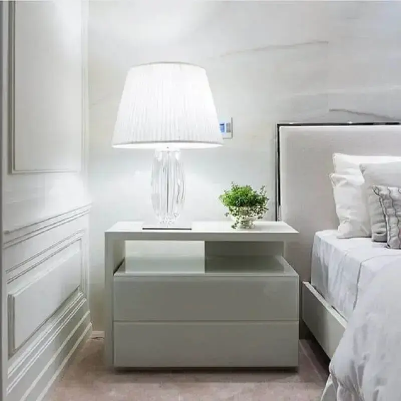 modelo de criado mudo para quarto de casal com decoração clean Foto Pinterest