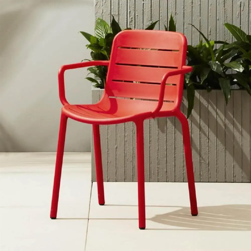 modelo vermelho de cadeira de plástico moderna Foto Pinterest