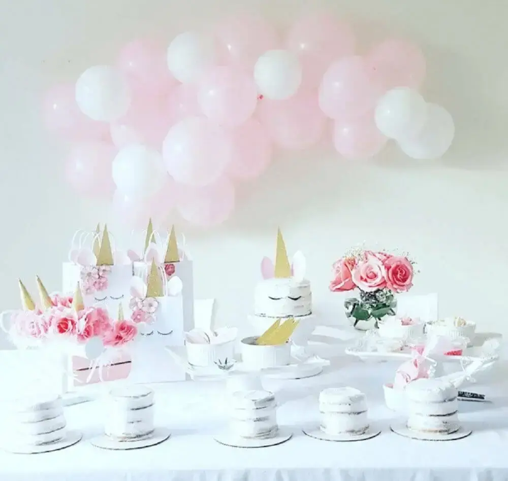 painel de balões para festa com tema unicórnio Foto Kara's Party Ideas