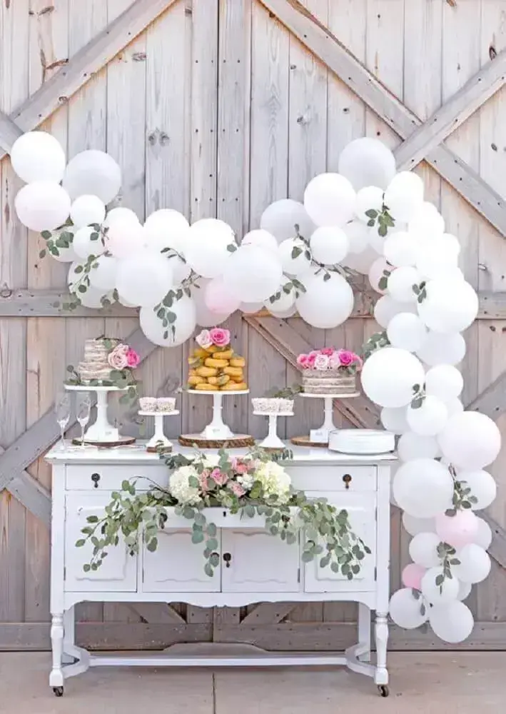 painel de balões e folhagens para decoração de casamento rústico Foto Party Zealot