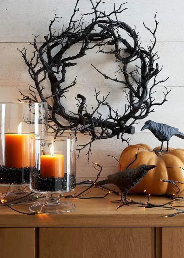 velas galhos secos e abóbora para decoração de dia das bruxas Foto Anita Yokota