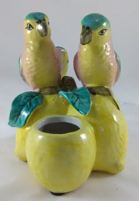 Cachepot de cerâmica em formato de frutas e pássaros Foto de Diogo Home