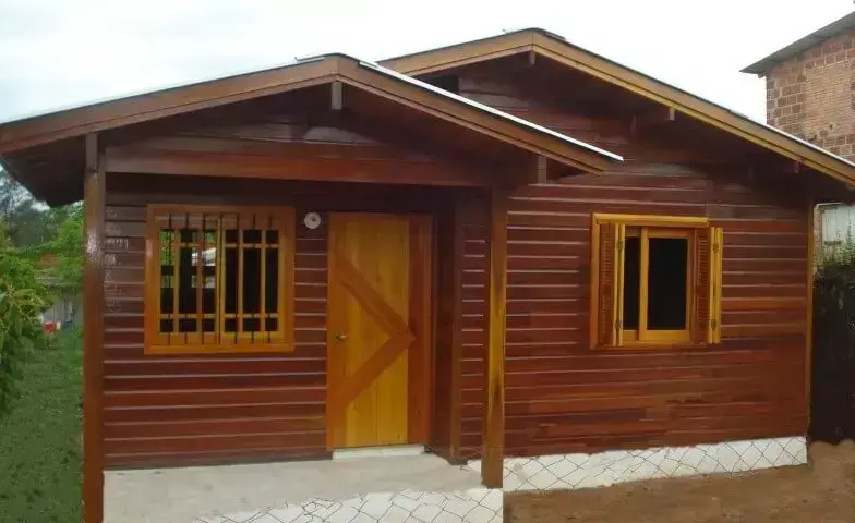 Casas pré-fabricadas de madeira com porta e janelas de madeira