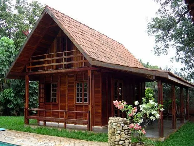 Casas pré-fabricadas de madeira com varanda no andar de cima