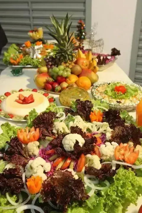 Ceia de natal com saladas e frutas Foto de Natural Saúde e Beleza
