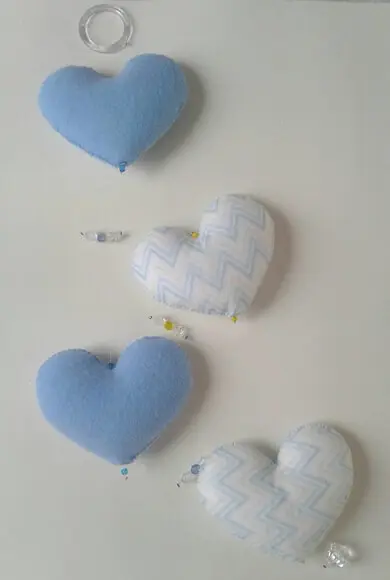 Cortina de coração azul com estampa zigue-zague Foto de Judy Artes