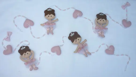 Cortina de coração com bonequinhas de feltro Foto de Ateliê Feltrando Fofuras