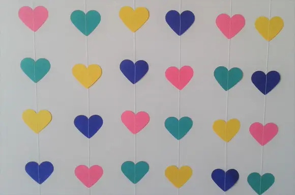 Cortina de coração de papel colorido Foto de Ateliê Rocha