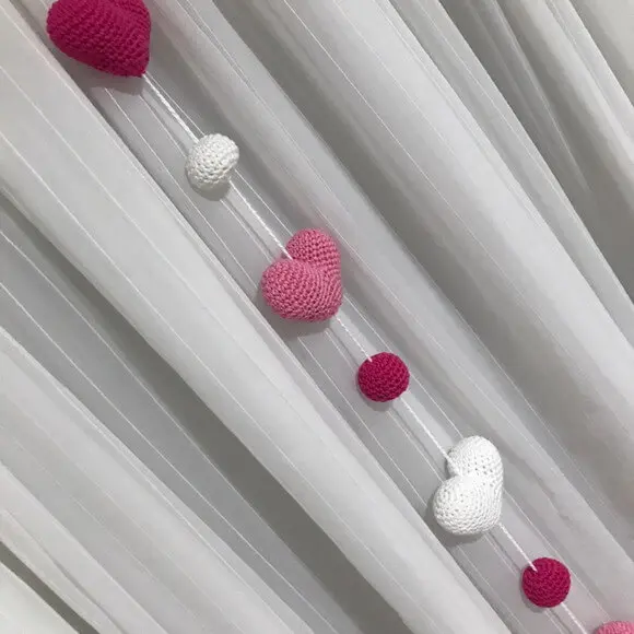 Cortina de coração em tons de rosa de crochê Foto de S3Baby