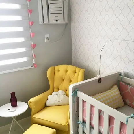 Cortina de coração rosa de feltro em quarto de bebê Foto de Retalhos Ateliê