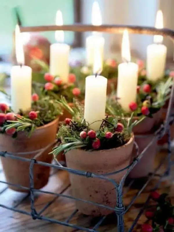 Decoração de natal simples e barata em vasos com velas
