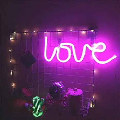 Decoração neon com letreiro escrito love Foto de Amazon