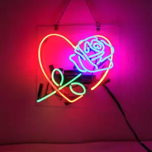 Decoração neon com luminária de coração e rosa Foto de eBay