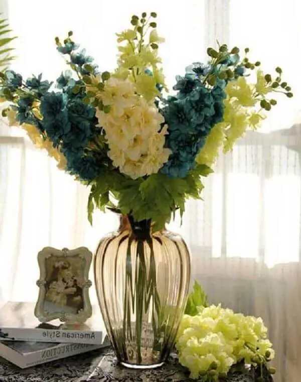 Flores artificiais para decoração de sala de estar