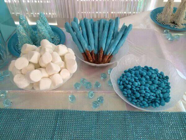 Ideias criativas doces para mesa da festa frozen