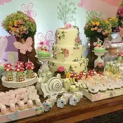 15 anos: 14 bolos com flor para festas na primavera – ou não