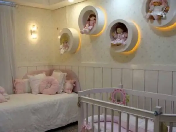 Nichos para quarto de bebê com iluminação